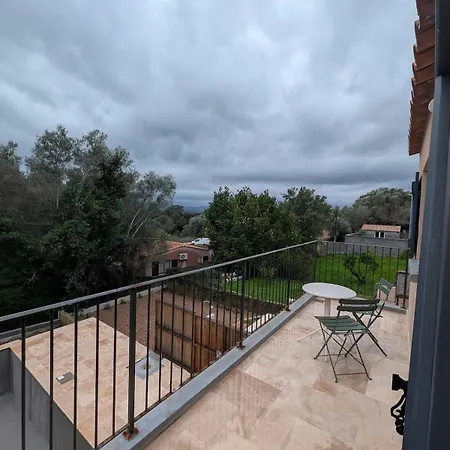 빌라 Maison De Village Piscine Chauffee Proche Porto-vecchio 포르토베쉬오