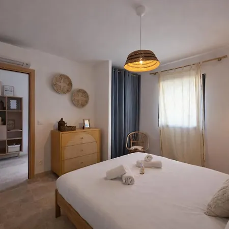 Maison De Village Piscine Chauffee Proche Porto-vecchio بورتو فيكشْيو